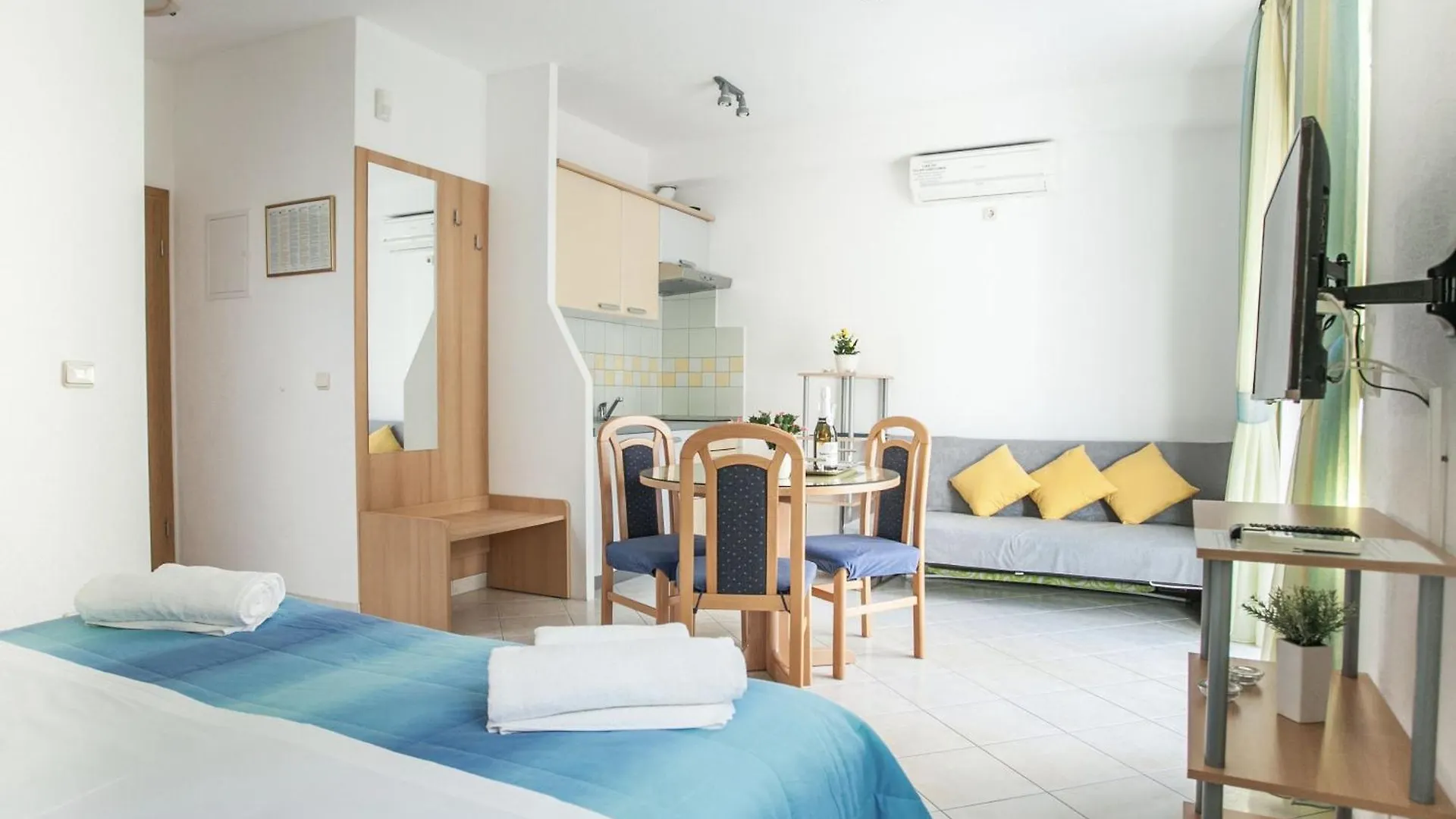 Apartments Barbara Trogir 0*,