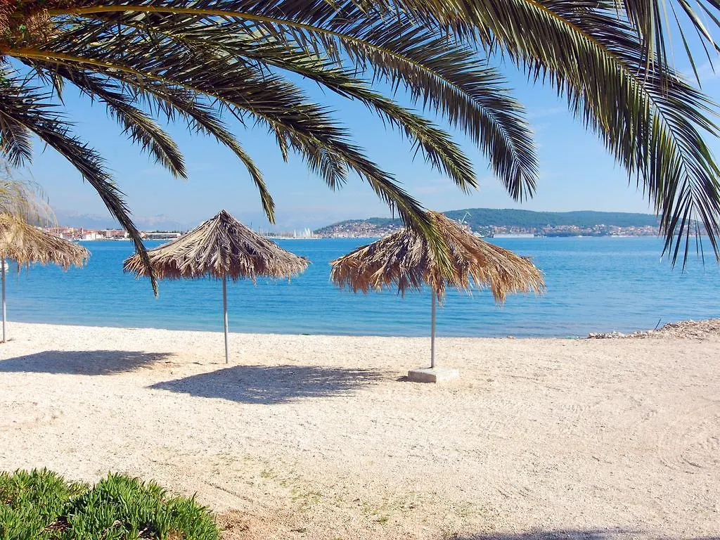 Apartments Barbara Trogir 0*,