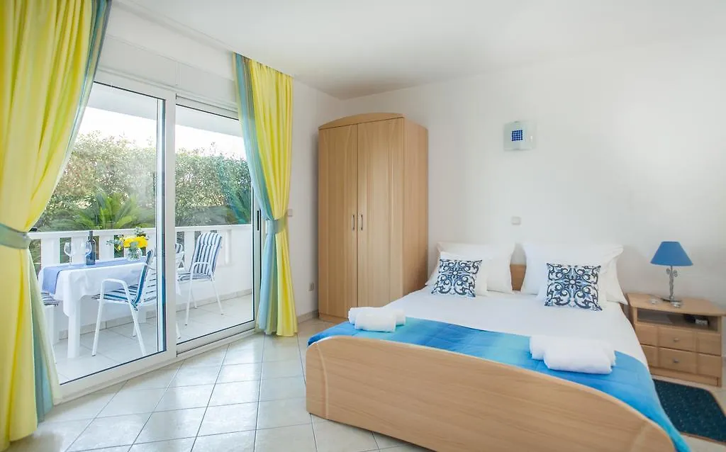 Apartments Barbara Trogir 0*,