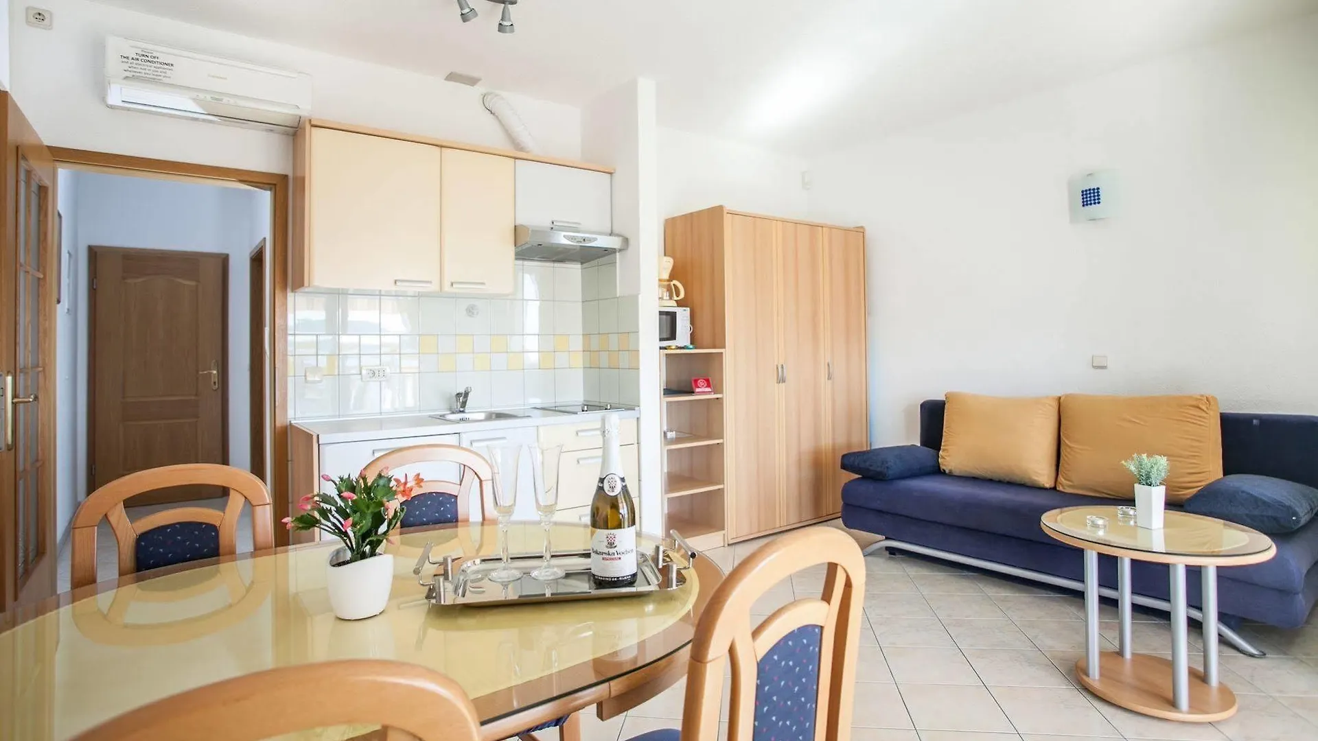 Apartments Barbara Trogir 0*,